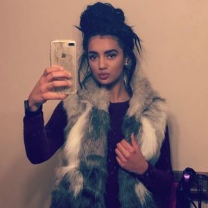 Meet your Posher, Mya